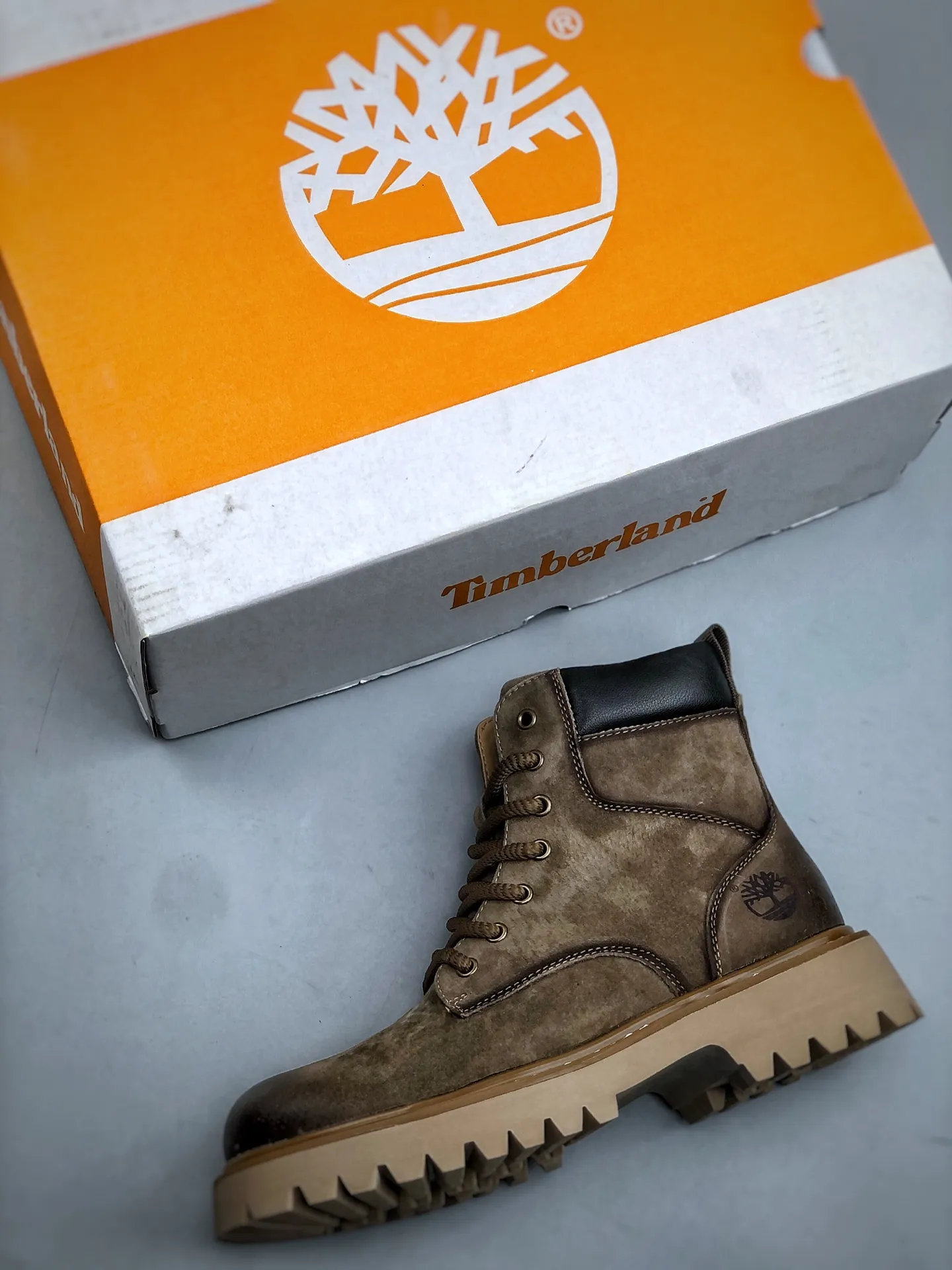 Welfare special price💰480 Timberland Timberland/Timberland new autumn and winter products (plush lining🔥warm and heat-locking) autumn and winter must-have outdoor casual rhubarb boots series #Guangdong Dachang quality original box original packaging fashion trend matching the fabric is made of Italian 🇮🇹 top frosted fine-grained cowhide with anti-odor and anti-corrosion genuine leather latex insoles. The outsole and hardware are all made from raw materials of the original factory. They are the same as the original Goodyear never-opening process. Good products do not kill pigs. The quality of the first order is strictly controlled. Exclusively released on the entire network. There is no doubt about the quality. The whole set of official website unified packaging gives you a perfect wearing experience. The quality is exquisite and durable. A must-have for sportsmen. Specially designed to prevent handsomeness. High-quality and first-class foot feel. Specially used for outdoor cold protection this winter. Daily casual matching. Size: 38 39 40 41 42 43 44 (leather shoe size)